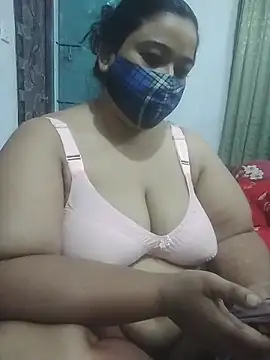 Snapshot of momo_loves chatting on 05-11-26, 02:29 momo loves online show from 05-11-26, 02:29