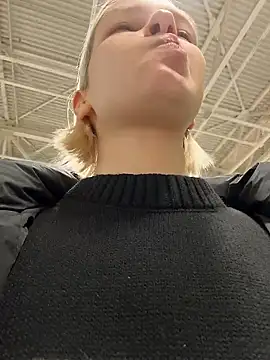 Snapshot of AshleyMur chatting on 01-18-26, 04:05 AshleyMur online show from 01-18-26, 04:05