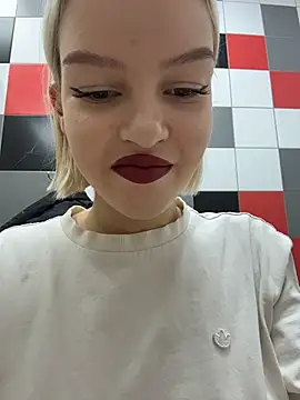 Snapshot of AshleyMur chatting on 02-18-26, 04:10 AshleyMur online show from 02-18-26, 04:10