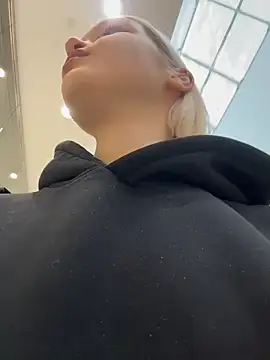 Snapshot of AshleyMur chatting on 01-17-26, 04:05 AshleyMur online show from 01-17-26, 04:05