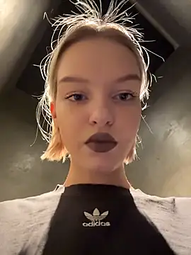 Snapshot of AshleyMur chatting on 02-03-26, 05:05 AshleyMur online show from 02-03-26, 05:05