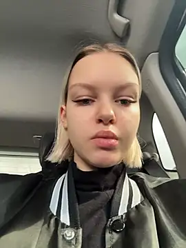 Snapshot of AshleyMur chatting on 04-19-26, 05:19 AshleyMur online show from 04-19-26, 05:19