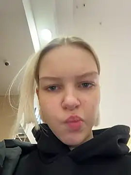 Snapshot of AshleyMur chatting on 01-16-26, 04:27 AshleyMur online show from 01-16-26, 04:27