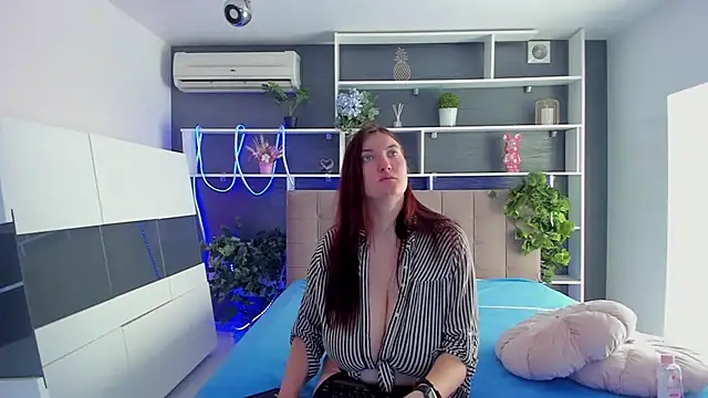 StephieRousee online show from 03-11-26, 06:18