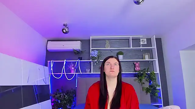 StephieRousee online show from 04-18-26, 05:32