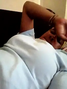 Snapshot of SexyEbonyQueen chatting on 01-12-26, 01:40 SexyEbonyQueen online show from 01-12-26, 01:40