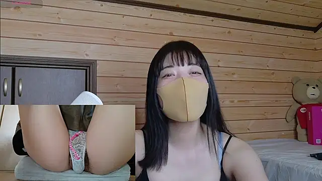 Snapshot of minami_room chatting on 08-02-26, 06:34 minami room online show from 08-02-26, 06:34