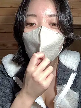 Snapshot of minami_room chatting on 01-15-26, 04:05 minami room online show from 01-15-26, 04:05