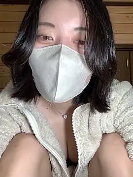 Snapshot of minami_room chatting on 01-14-26, 04:27 minami room online show from 01-14-26, 04:27