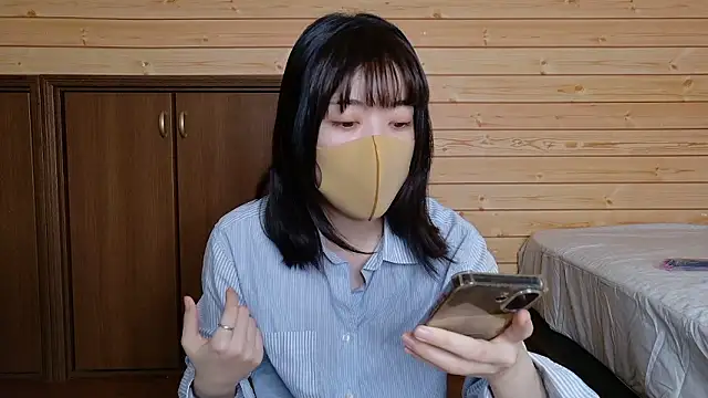 Snapshot of minami_room chatting on 06-25-26, 05:34 minami room online show from 06-25-26, 05:34