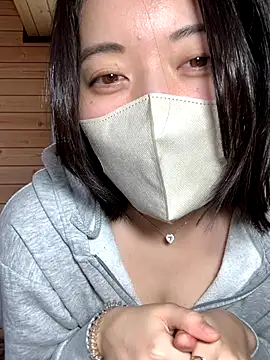 Snapshot of minami_room chatting on 01-12-26, 04:08 minami room online show from 01-12-26, 04:08