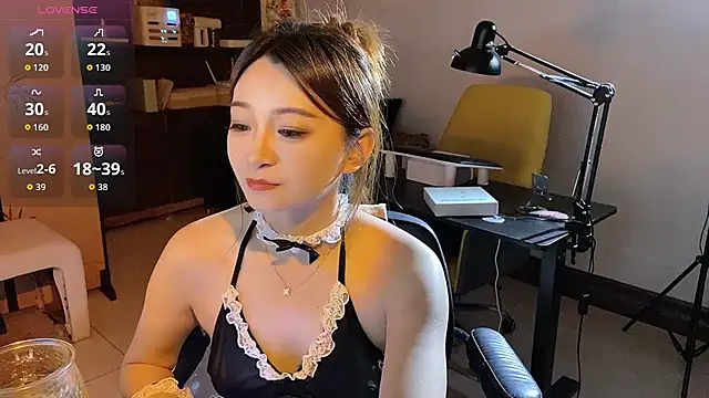 Snapshot of Xiaojuzi- chatting on 05-11-26, 11:33 Xiaojuzi- online show from 05-11-26, 11:33