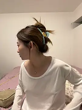 Snapshot of Xiaojuzi- chatting on 06-03-26, 01:45 Xiaojuzi- online show from 06-03-26, 01:45