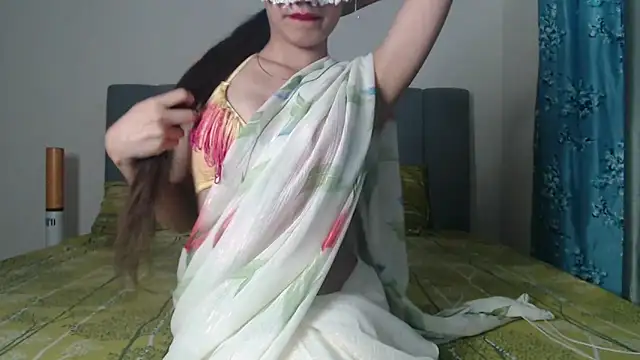 Snapshot of Hottie_heer chatting on 04-27-26, 05:22 Hottie heer online show from 04-27-26, 05:22