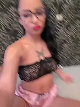 Snapshot of Evelin199 chatting on 01-08-26, 02:12 Evelin199 online show from 01-08-26, 02:12