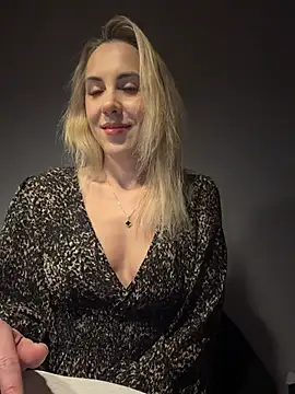 ElenaWhitmore online show from 02-03-26, 10:04