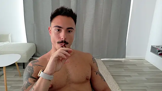 Snapshot of Master_Lukas chatting on 05-19-26, 01:29 Master Lukas online show from 05-19-26, 01:29