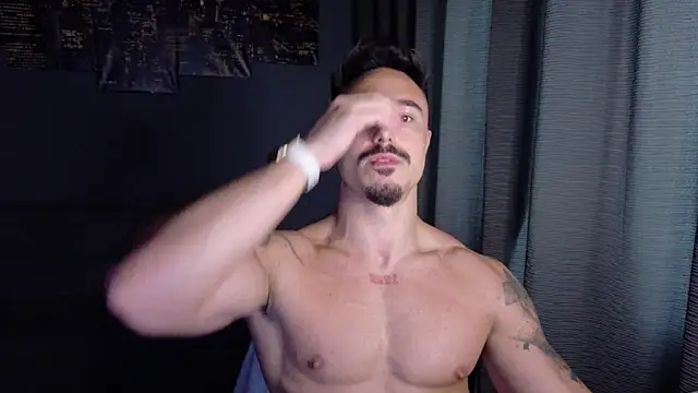 Snapshot of Master_Lukas chatting on 04-29-26, 01:37 Master Lukas online show from 04-29-26, 01:37