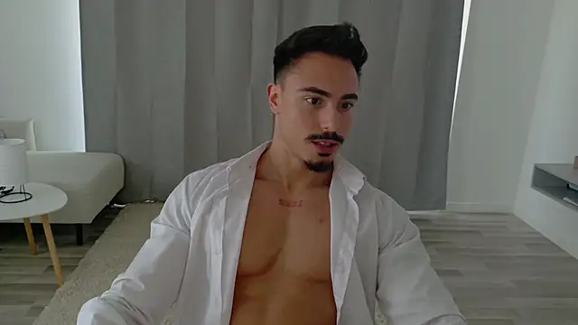 Snapshot of Master_Lukas chatting on 05-11-26, 01:56 Master Lukas online show from 05-11-26, 01:56