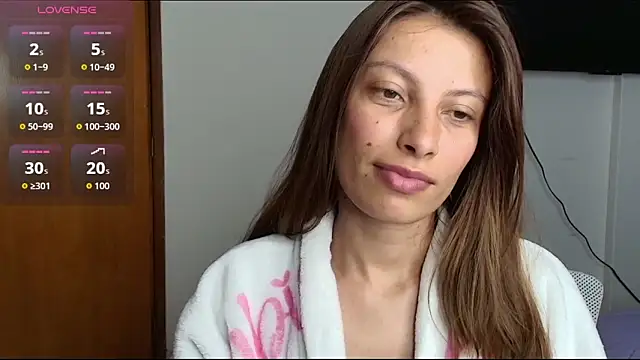 Snapshot of Sweet_moon_v_ chatting on 06-08-26, 03:18 Sweet moon v online show from 06-08-26, 03:18
