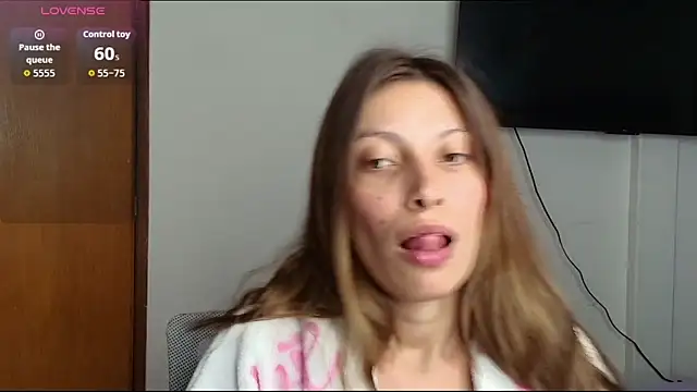 Snapshot of Sweet_moon_v_ chatting on 06-09-26, 01:06 Sweet moon v online show from 06-09-26, 01:06