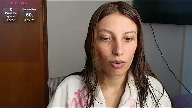 Snapshot of Sweet_moon_v_ chatting on 05-19-26, 03:52 Sweet moon v online show from 05-19-26, 03:52