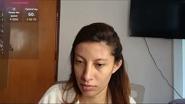 Snapshot of Sweet_moon_v_ chatting on 05-06-26, 03:16 Sweet moon v online show from 05-06-26, 03:16
