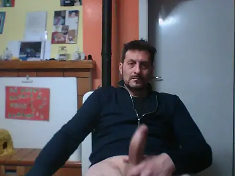Snapshot of colosone chatting on 02-21-25, 10:04 colosone online show from 02-21-25, 10:04