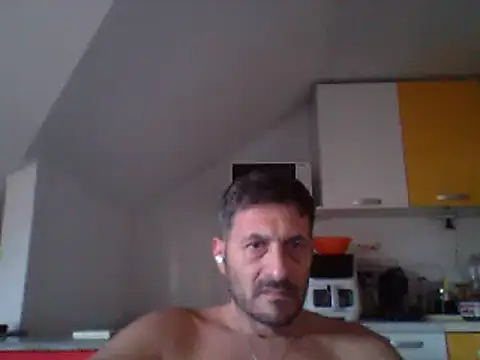 Snapshot of colosone chatting on 10-14-25, 01:01 colosone online show from 10-14-25, 01:01