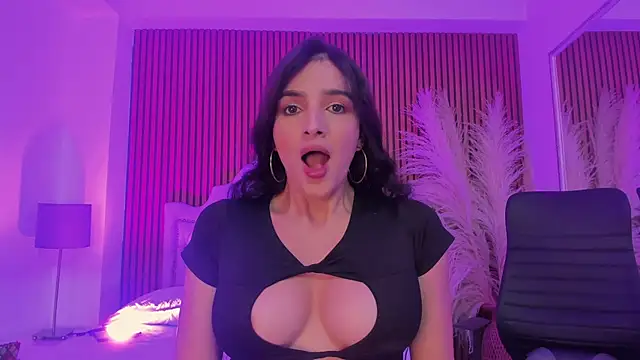 Snapshot of Violett_hott_ chatting on 02-02-26, 12:37 Violett hott online show from 02-02-26, 12:37