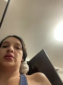 Snapshot of Violett_hott_ chatting on 06-04-26, 11:37 Violett hott online show from 06-04-26, 11:37