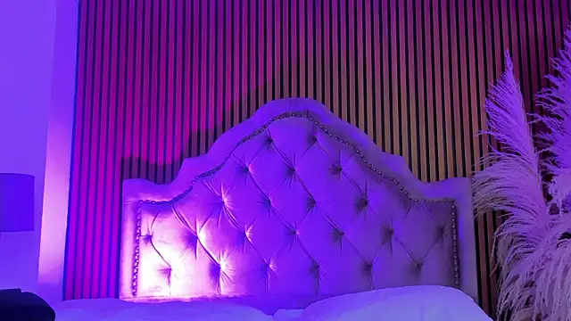 Snapshot of Violett_hott_ chatting on 02-15-26, 12:48 Violett hott online show from 02-15-26, 12:48