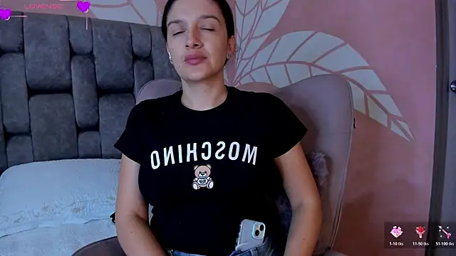 Violett hott  online show from 07-24-26, 11:06