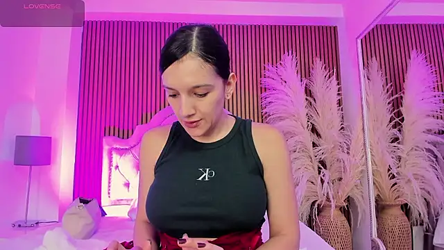 Snapshot of Violett_hott_ chatting on 02-03-26, 12:32 Violett hott online show from 02-03-26, 12:32