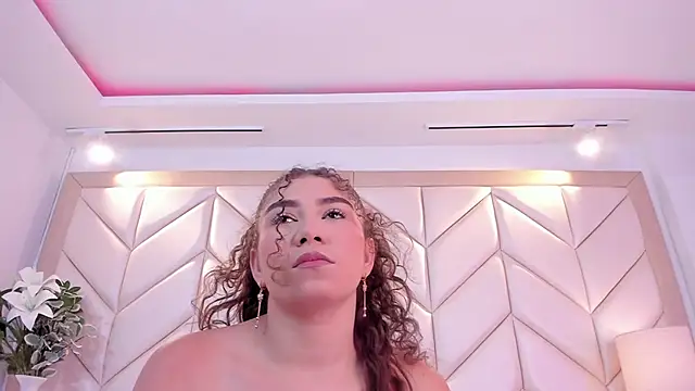 Snapshot of CamilaCastillo chatting on 05-24-26, 12:27 CamilaCastillo online show from 05-24-26, 12:27