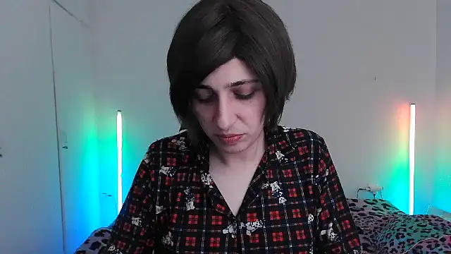 HoneyValentine online show from 03-18-26, 07:37