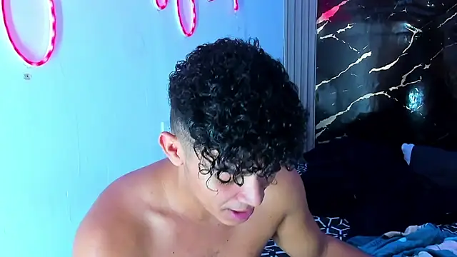 jamescurly00 online show from 02-19-26, 06:43