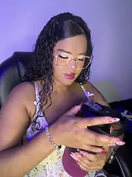 Snapshot of Antonella_03s chatting on 06-14-26, 04:46 Antonella 03s online show from 06-14-26, 04:46