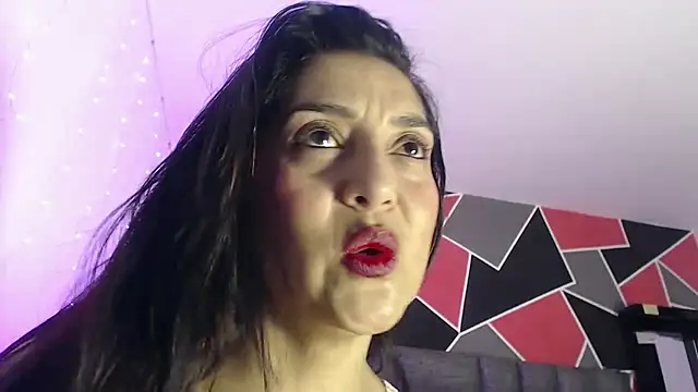 Snapshot of samanta_xi chatting on 02-06-26, 05:14 samanta xi online show from 02-06-26, 05:14