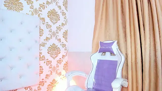 Snapshot of pinky__bunny chatting on 05-18-26, 04:07 pinky bunny online show from 05-18-26, 04:07