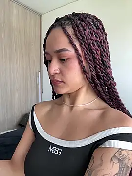 crystal dlun online show from 02-26-26, 04:18