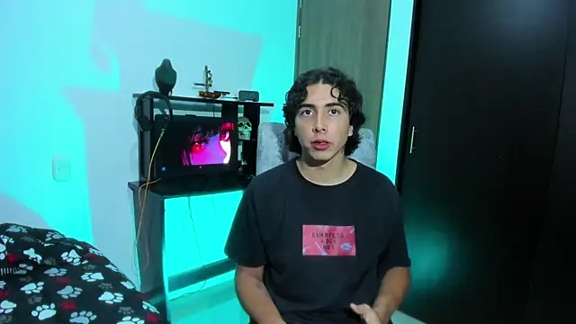 Keisuke Baji  online show from 01-08-26, 01:39