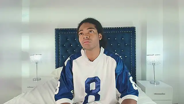 Snapshot of Cristal_and_luke chatting on 01-09-26, 03:35 Cristal and luke online show from 01-09-26, 03:35