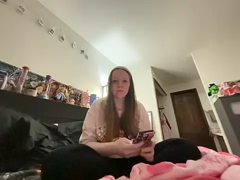 Snapshot of prettygirltracy_12 chatting on 02-05-26, 12:45 prettygirltracy 12 online show from 02-05-26, 12:45