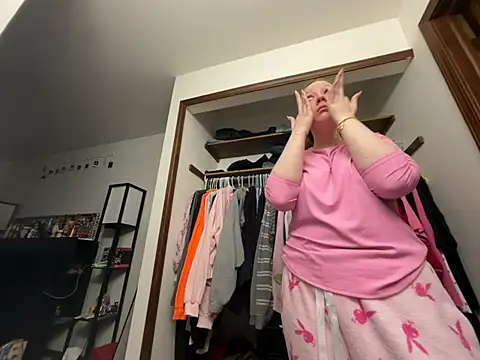 Snapshot of prettygirltracy_12 chatting on 01-14-26, 01:37 prettygirltracy 12 online show from 01-14-26, 01:37