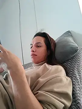 Snapshot of ofjuliaa chatting on 05-25-26, 02:38 ofjuliaa online show from 05-25-26, 02:38