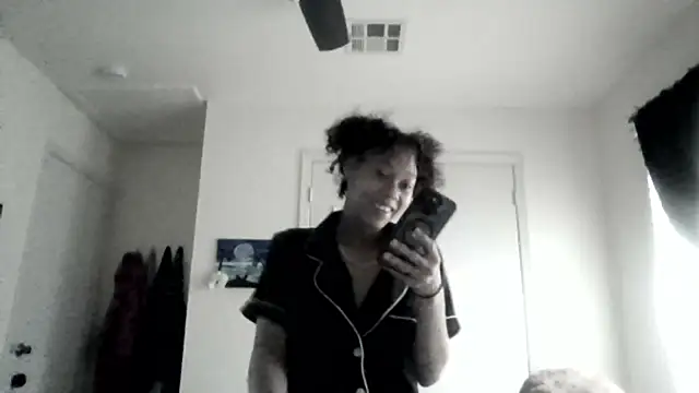 Snapshot of Tamiii420 chatting on 04-25-26, 02:14 Tamiii420 online show from 04-25-26, 02:14