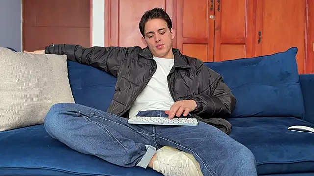 Enzho liam online show from 03-27-26, 04:52