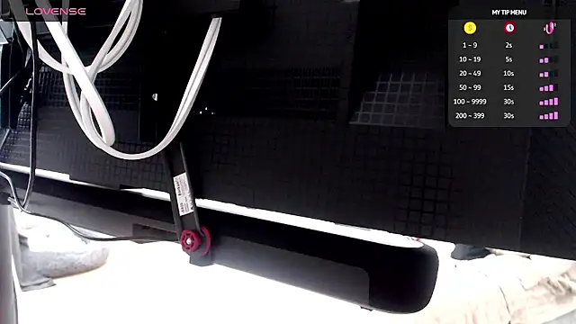 Snapshot of TittenTina chatting on 01-12-26, 12:12 TittenTina online show from 01-12-26, 12:12