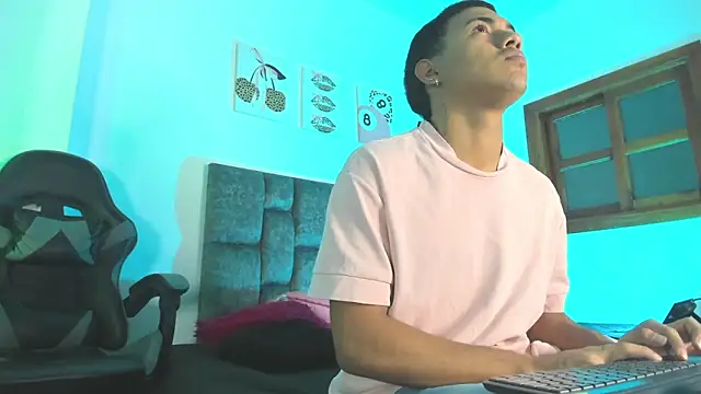 Liamsubtle01 online show from 04-09-26, 11:05